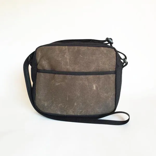 Derby Bag in Oak Brown Waxed Canvas