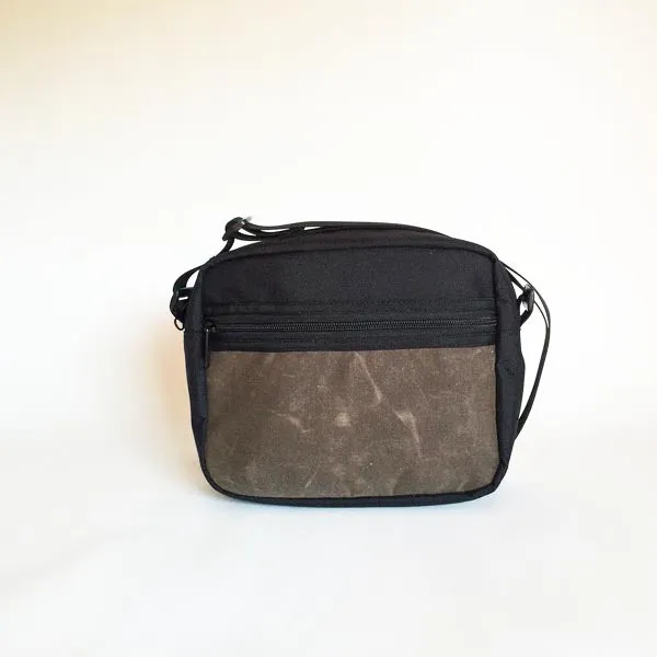 Derby Bag in Oak Brown Waxed Canvas
