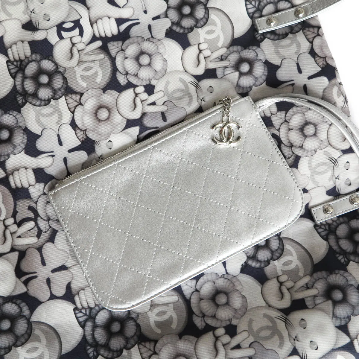 Large Peace Cat Emoticon Shopping Tote Bag in Silver Nylon
