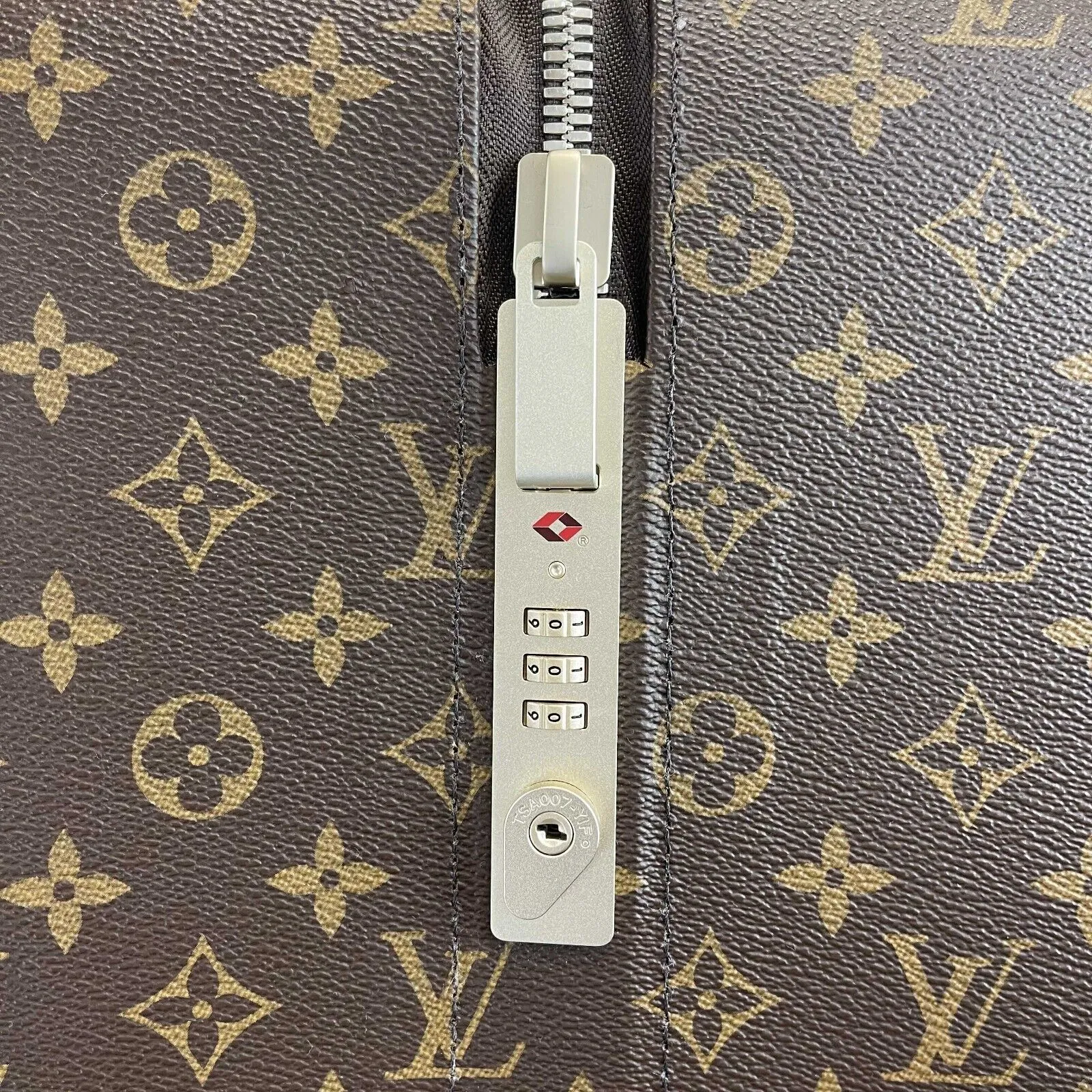 Louis Vuitton - NEW Horizon 70 - Brown / Beige Monogram Suitcase