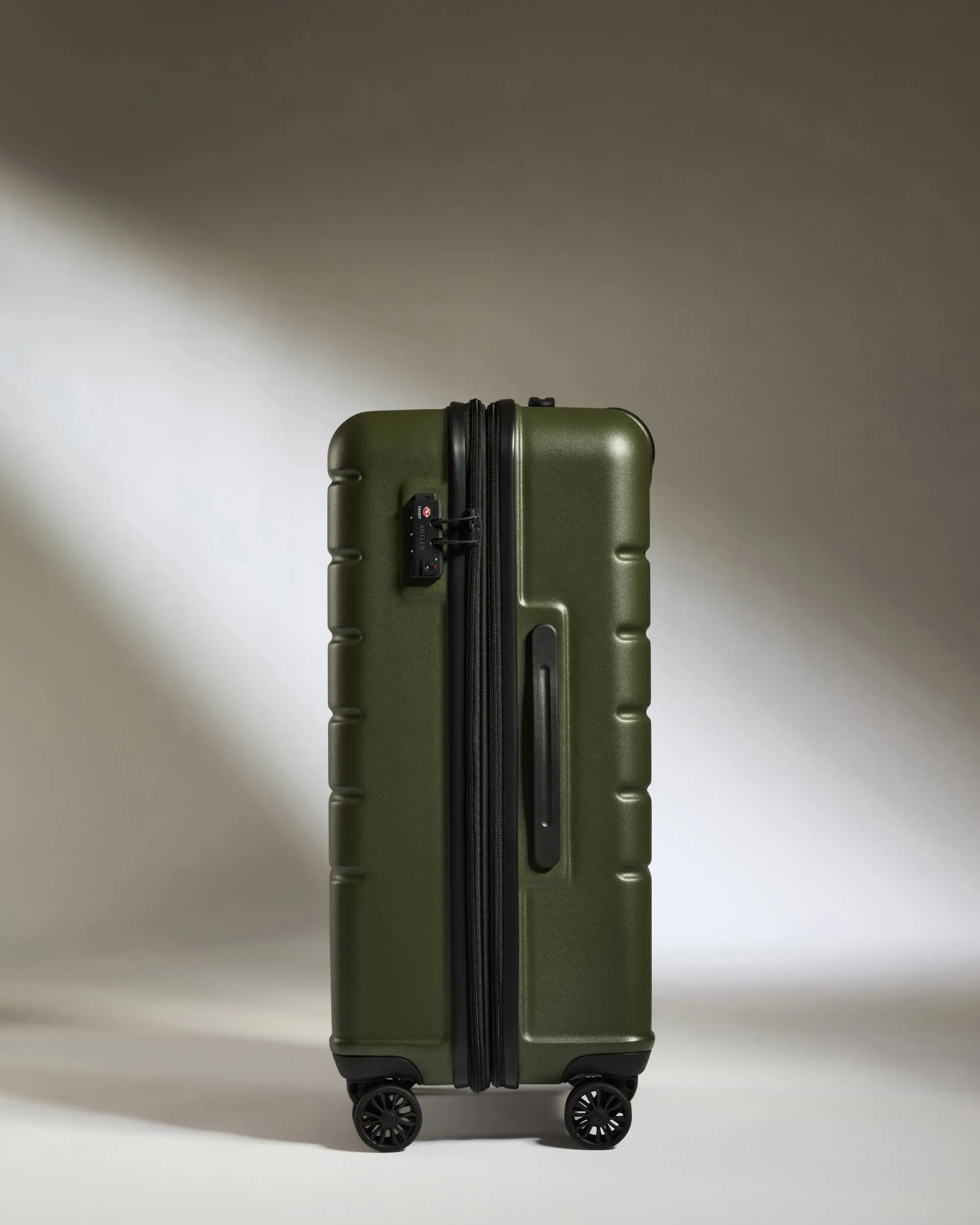 Medium Luggage in Pine - Logo
