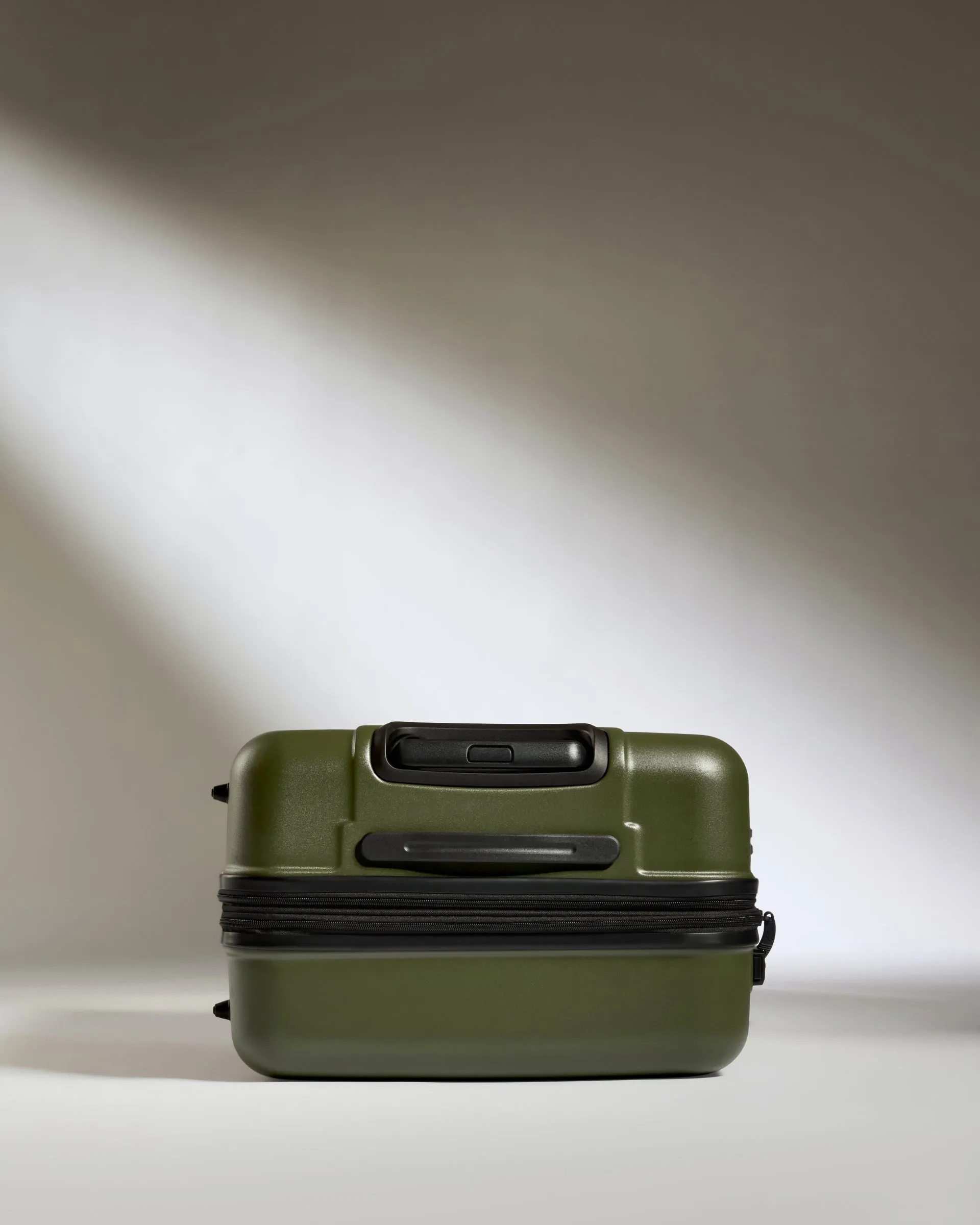 Medium Luggage in Pine - Logo
