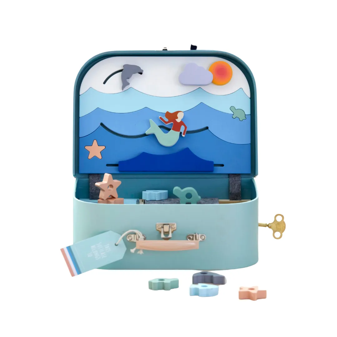 The Wonderful Little Suitcase - Ocean Lover - 3  (store sample very good condition)