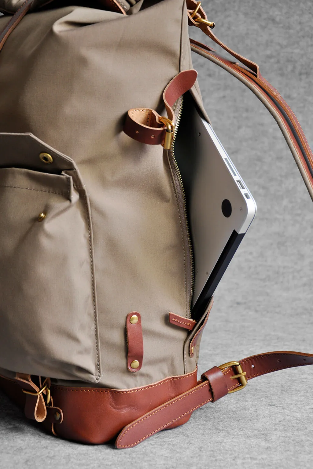 TRAVEL BACKPACK - khaki
